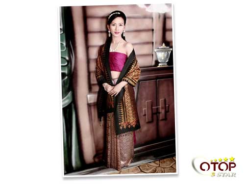 Mudmee Silk Cloth with Luk Kaew Pattern — 3