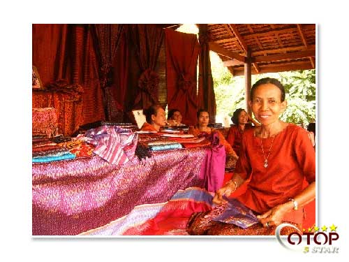 Mudmee Silk Cloth with Luk Kaew Pattern — 2