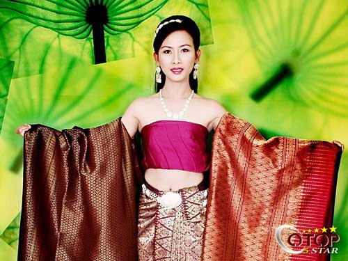 Silk Cloth with Yok Dok Pattern — 2